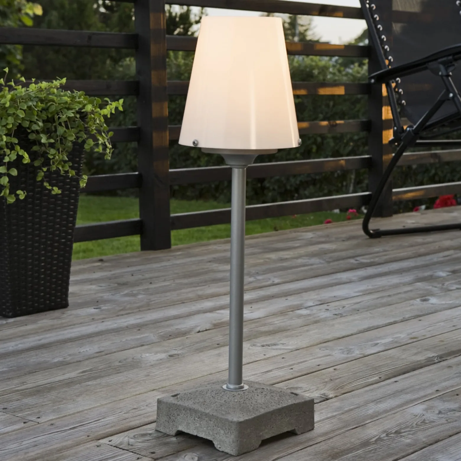 Terrassenleuchte Lucca, grau, Höhe 59 cm, Metall, IP44