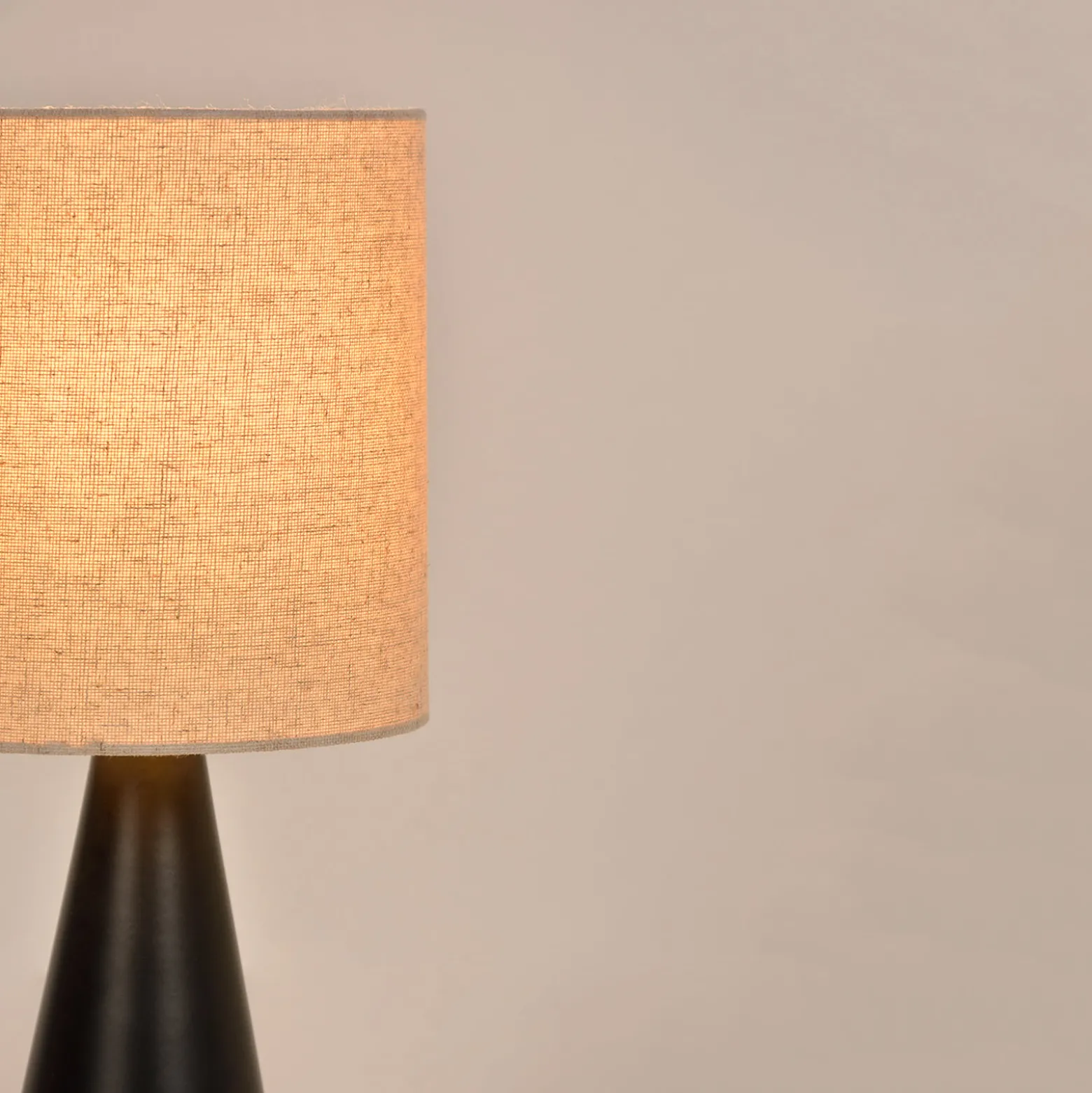 Tischlampe Sally, schwarz matt/beige Höhe 33 cm Metall/Stoff