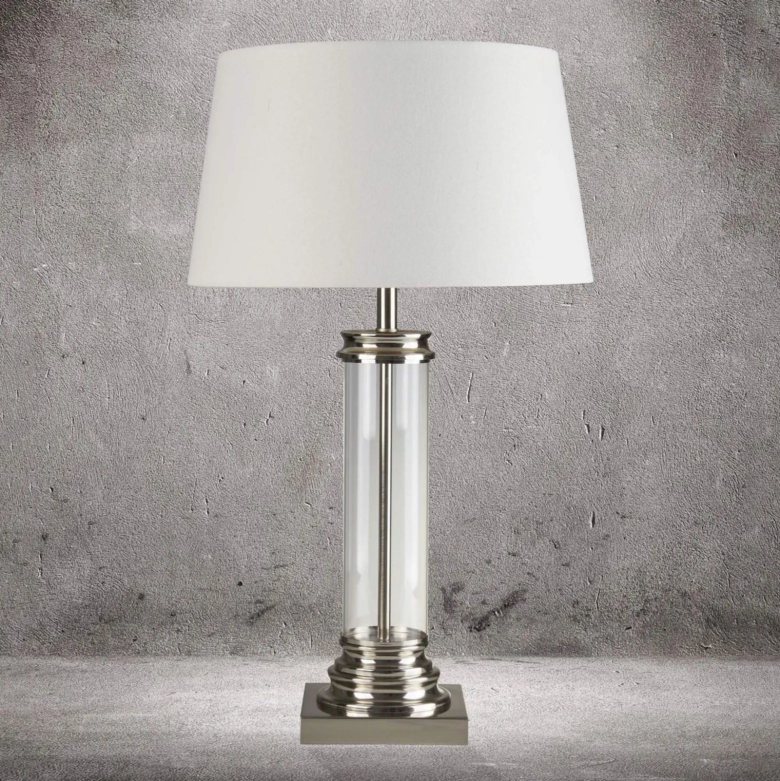 Tischleuchte Pedestal, silber mit Schirm in Creme