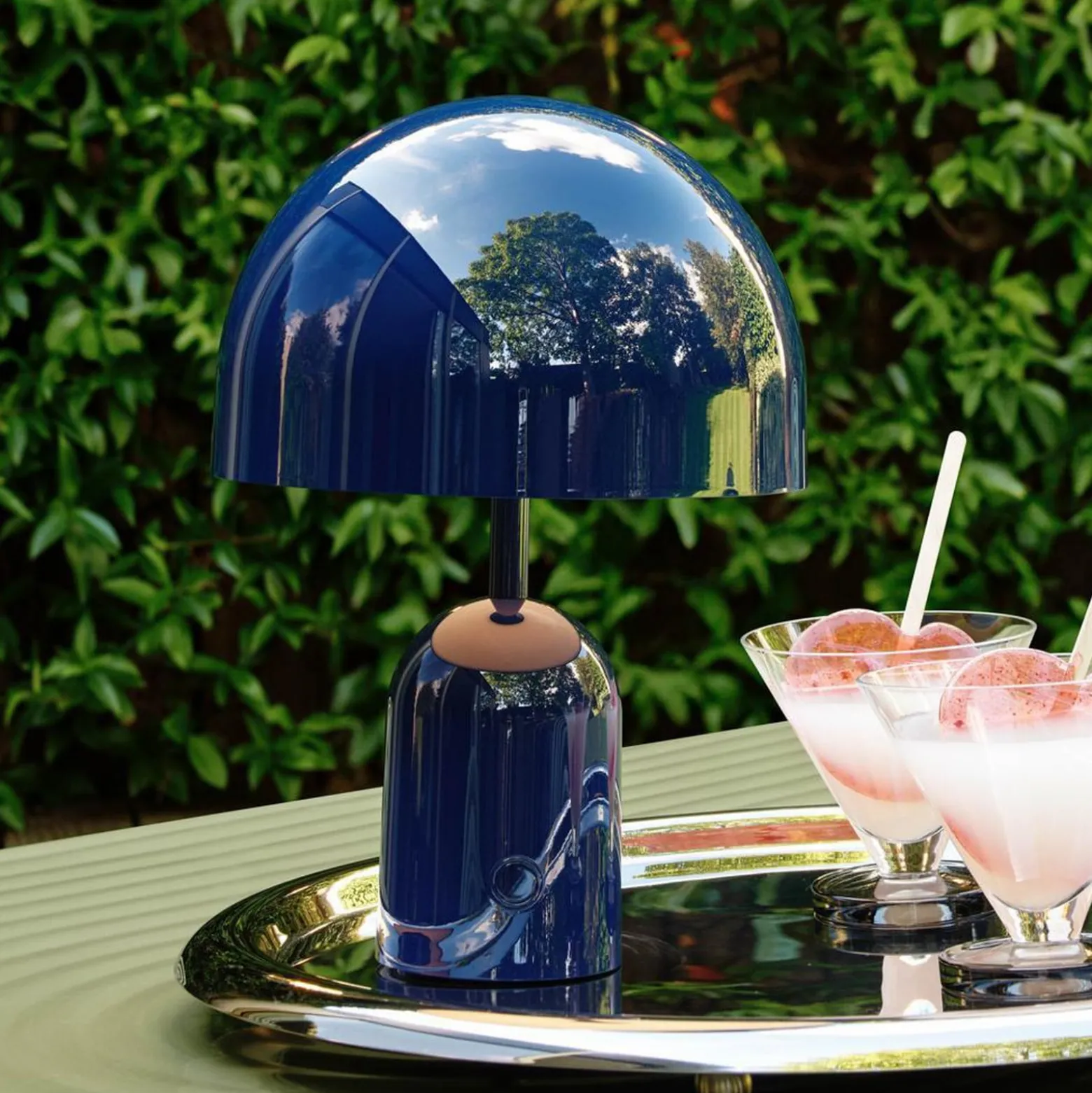Tom Dixon Akku-Tischlampe BELL PORTABLE, indigo, 28 cm IP44