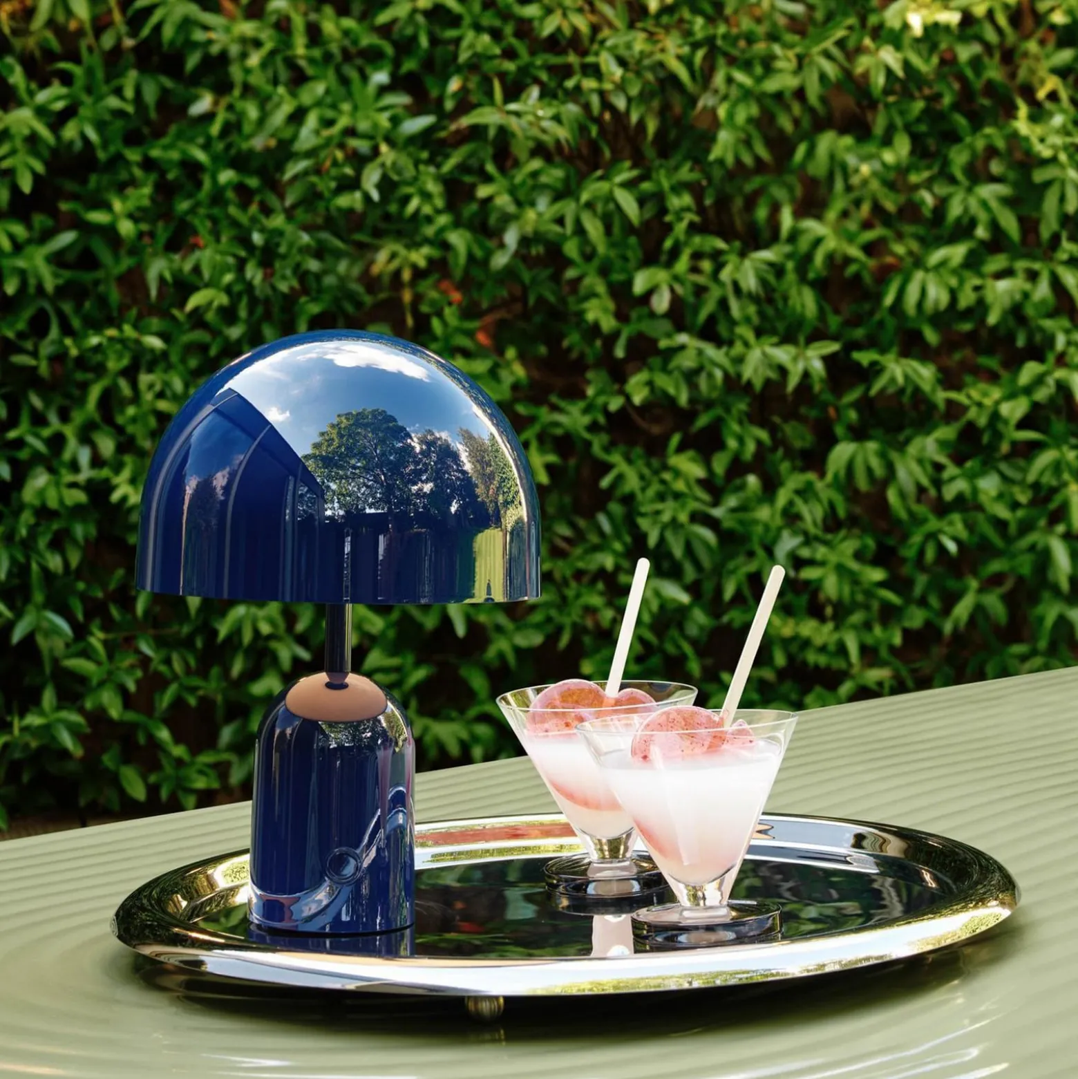 Tom Dixon Akku-Tischlampe BELL PORTABLE, indigo, 28 cm IP44