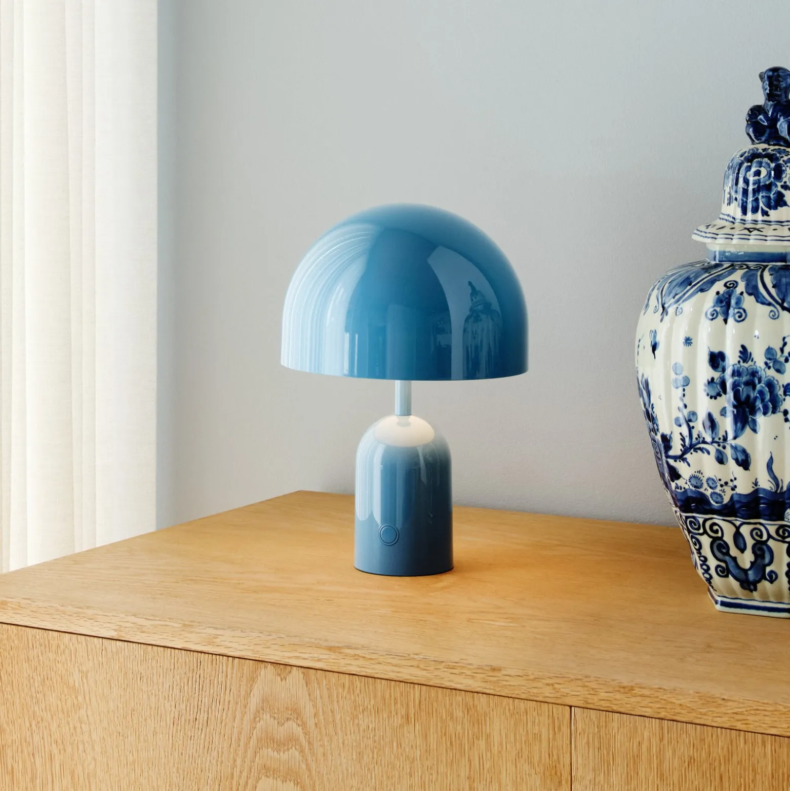 Tom Dixon Akku-Tischlampe BELL PORTABLE, hellblau 28 cm IP44