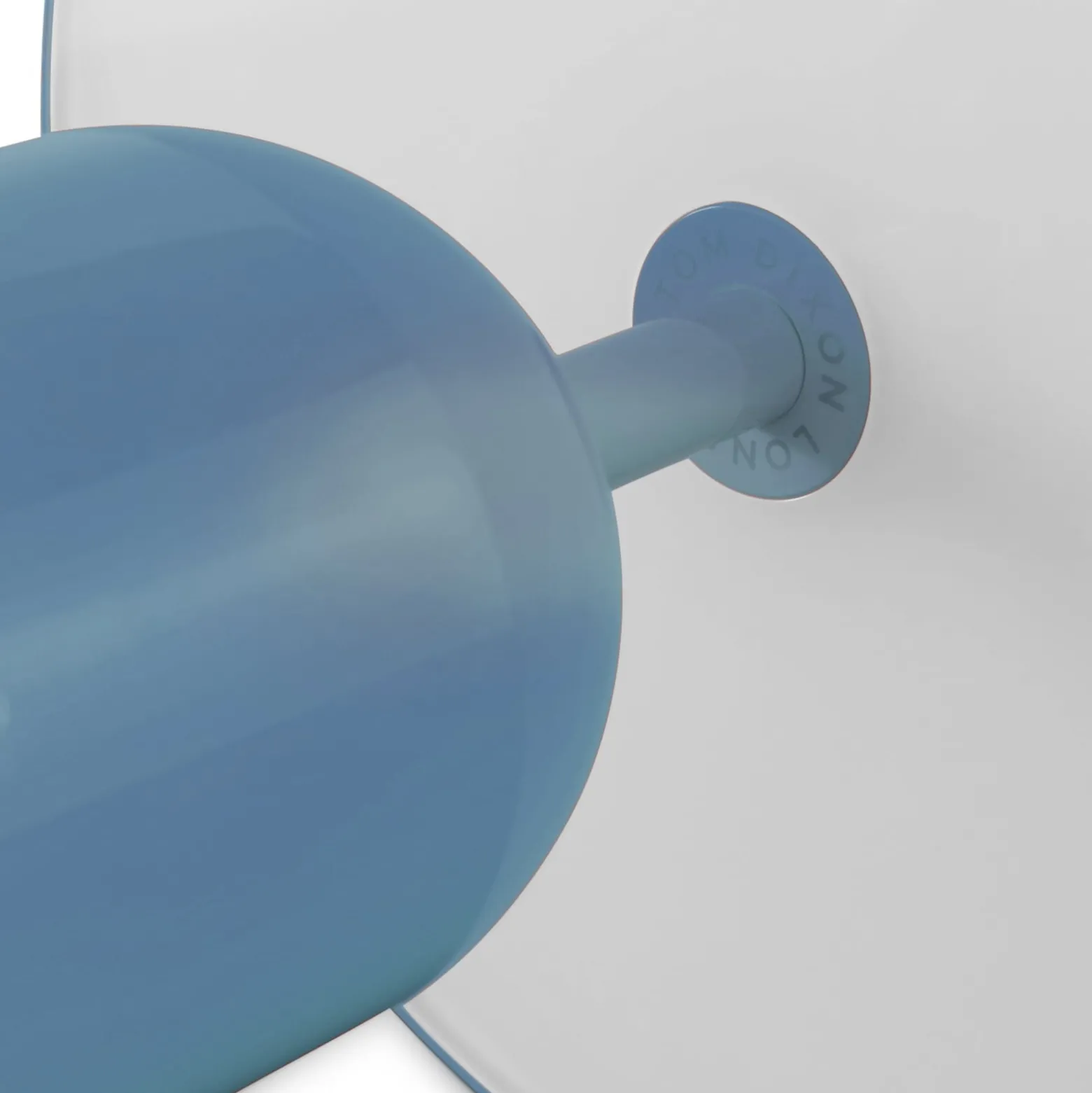 Tom Dixon Akku-Tischlampe BELL PORTABLE, hellblau 28 cm IP44