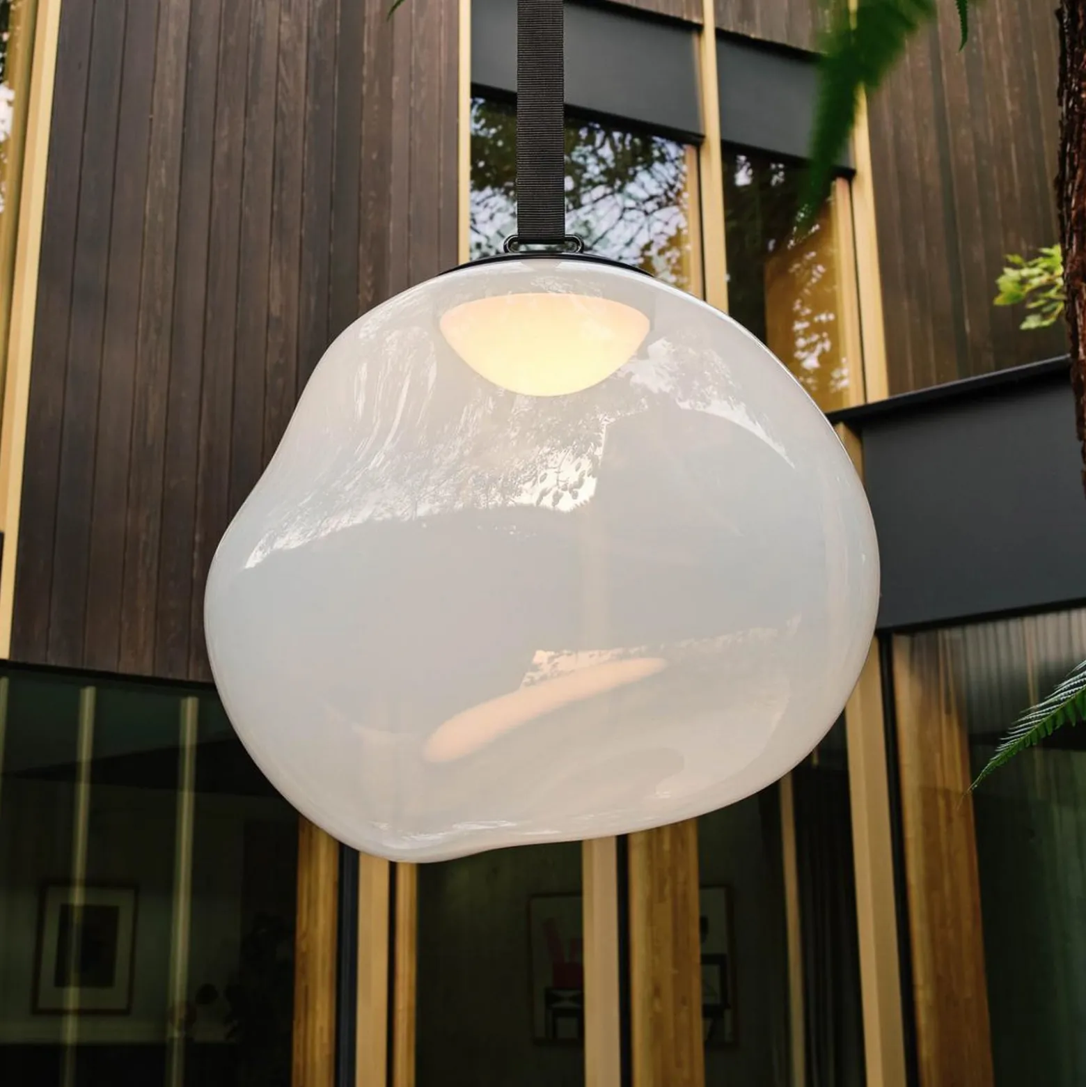 Tom Dixon LED-Akku-Terrassenlampe Melt large, opal, 57 cm