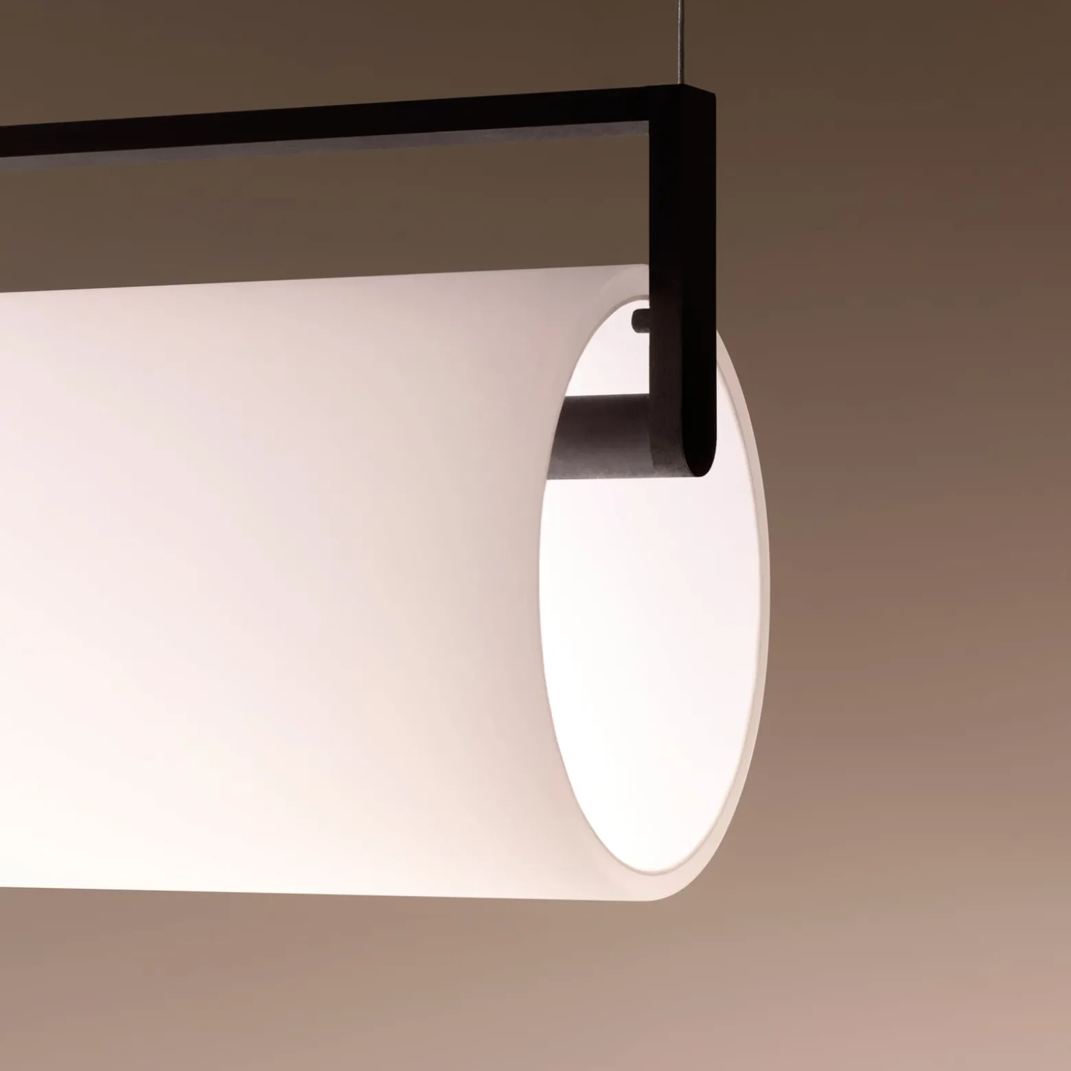 Vibia LED-Hängelampe KONTORNO, Länge 122 cm, schwarz 930 dim