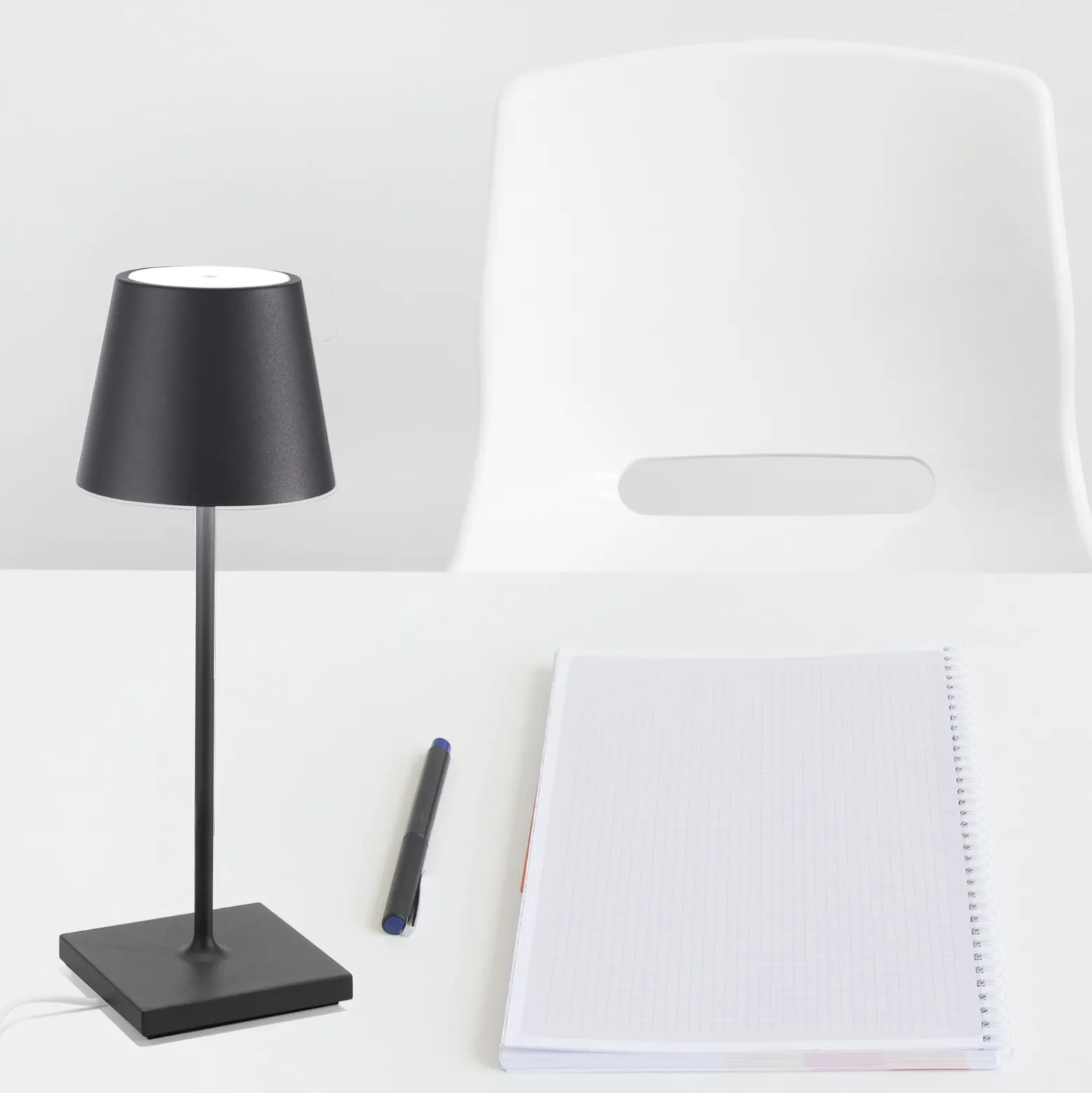 Zafferano Poldina mini Akku-Tischlampe IP65 grau